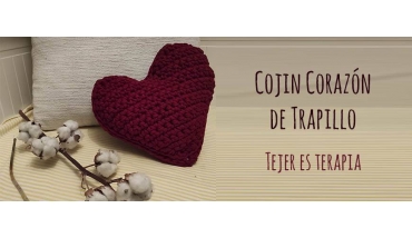 Cojin en forma de corazón de Trapillo, especial San Valentin | Tejer es Terapia Cojin en forma de corazón de Trapillo, especial San Valentin | Tejer es Terapia